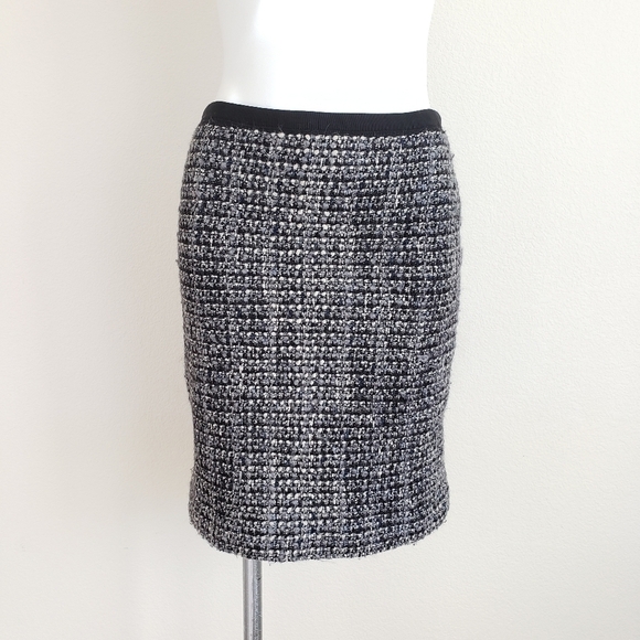 J. Crew Pencil Skirt in Midnight Tweed, Size 6 - Picture 2 of 8